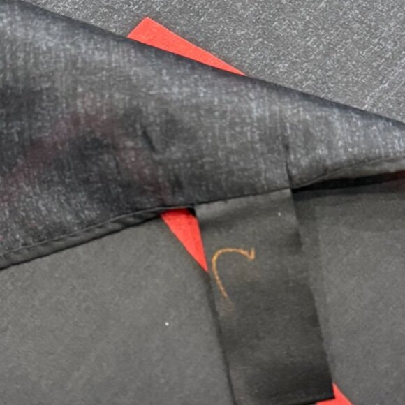 Avon NEW Vintage 100% Silk Scarf 90s Billy Dee Williams Undeniable Design 33X33 - Picture 12 of 15